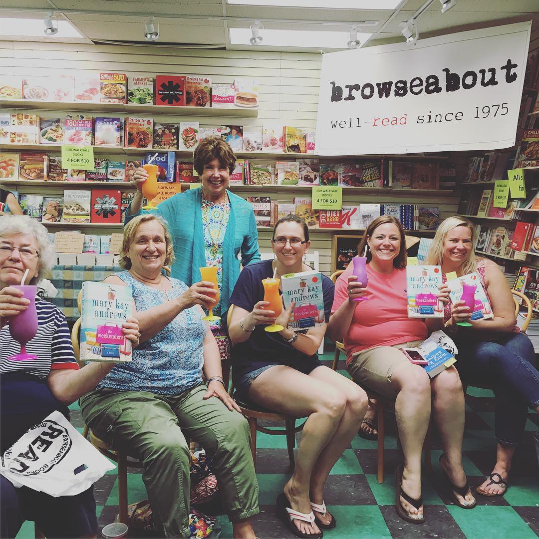 We don't always have cocktails at book signings for THE WEEKENDERS. But it's more fun when we do. Stay thirsty, my friends! And thanks, @browseaboutbooks in beautiful @rehoboth_beach